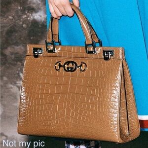 Gucci crocodile Zumi medium handbag beautiful preowned